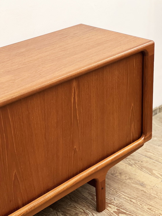 Image 1 of Mid Century Modern Deens dressoir in teak met jaloeziedeuren van Dyrlund, Denemarken