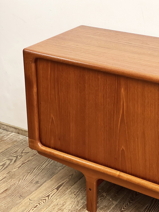 Image 1 of Mid Century Modern Deens dressoir in teak met jaloeziedeuren van Dyrlund, Denemarken