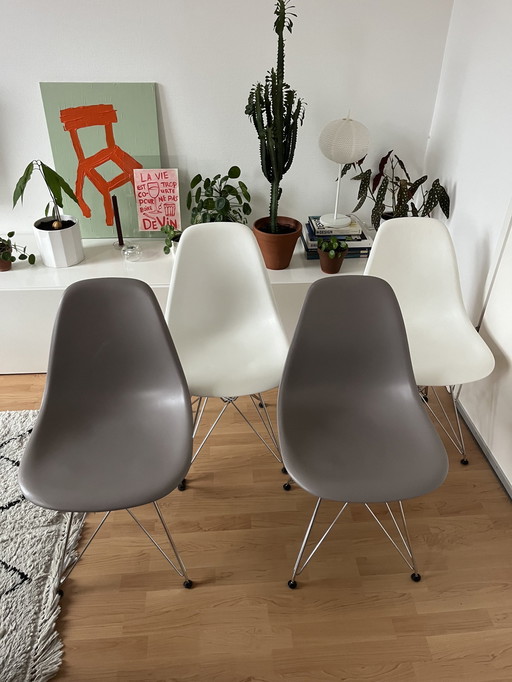 4x Vitra Eames Dsr