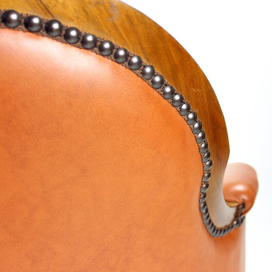 Image 1 of Vintage fauteuil in cognac en walnotenleer, Tsjecho-Slowakije 1940