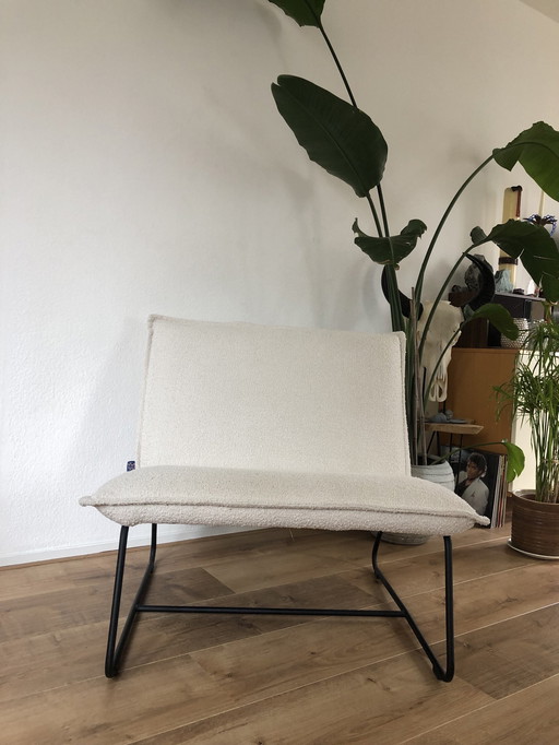 Chloe Loveseat Bouclé Zwart Onderstel Metaal