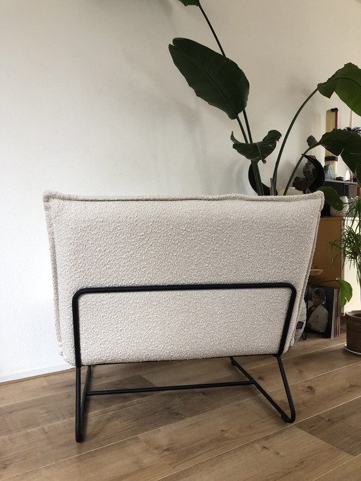 Chloe Loveseat Bouclé Zwart Onderstel Metaal