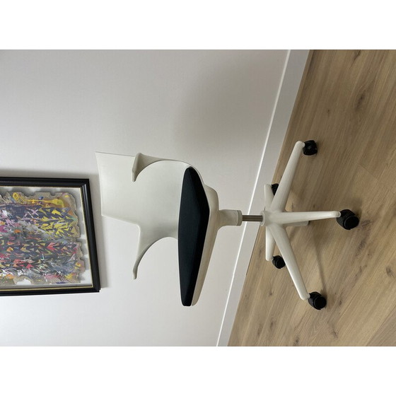 Image 1 of Spoon vintage bureaustoel in wit plastic en kussen van Kartell