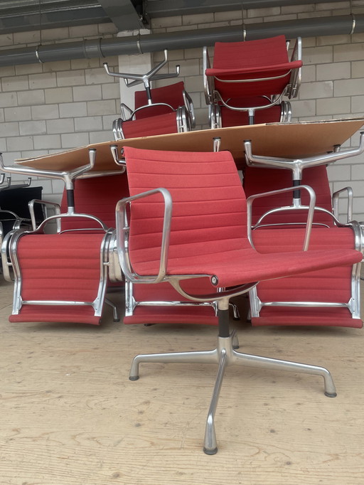 Vitra Eames  Ea107 Hopsak/Aluminium (Steenrood)