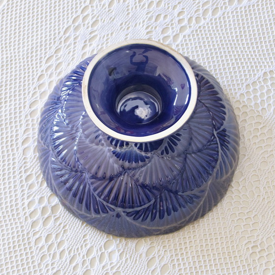 Image 1 of Antieke grote kobalt schelp reliëf fruitschaal