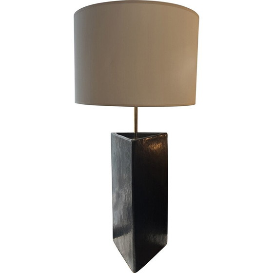 Image 1 of Vintage driehoekige lamp van zwart keramiek en goudkleurig messing