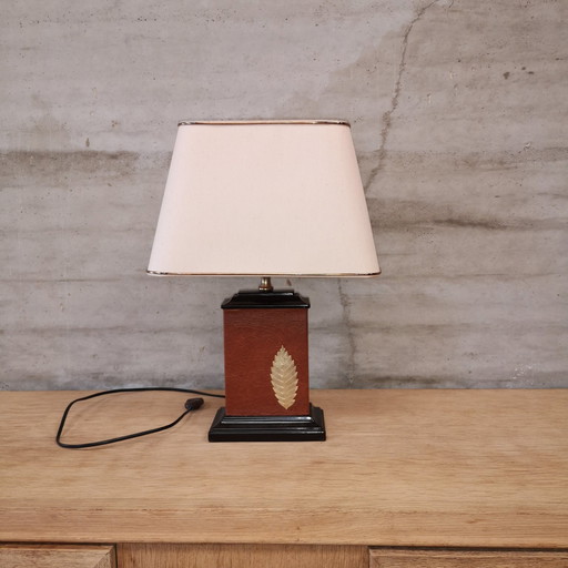 Keramische Woonkamerlamp Gekleed in Leer Verfraaid Met Een Messing Blad Vintage 1970 In De Stijl Van Herve Chapuis