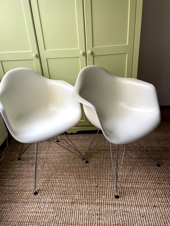 Image 1 of 2X Vitra Eames Dar Armchair Stoel