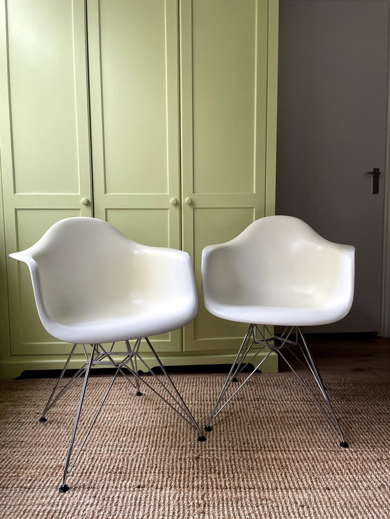 Image 1 of 2X Vitra Eames Dar Armchair Stoel