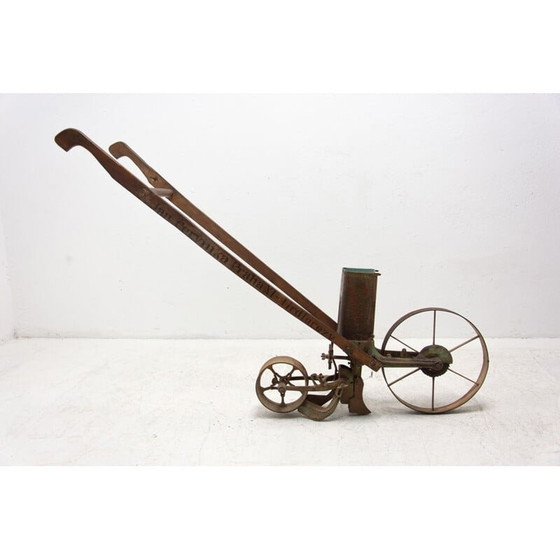 Image 1 of Vintage handmatige eenrijige zaaimachine, Oostenrijk