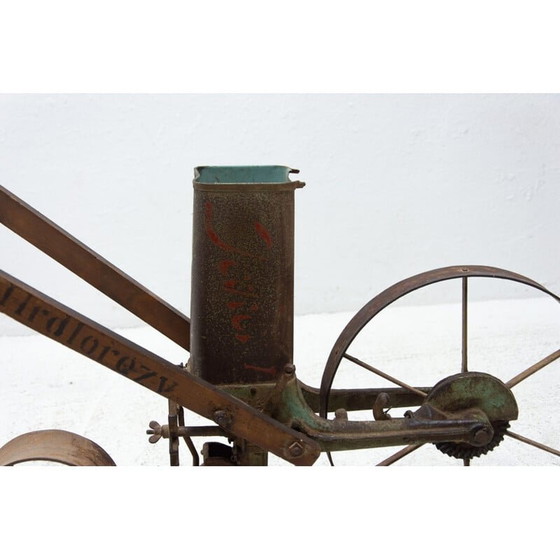 Image 1 of Vintage handmatige eenrijige zaaimachine, Oostenrijk