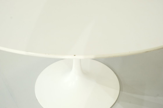 Image 1 of Originele witte gelamineerde Saarinen eettafel - 1990S