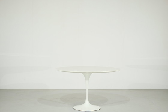 Image 1 of Originele witte gelamineerde Saarinen eettafel - 1990S