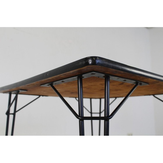 Image 1 of Vierkante eettafel met geel formica tafelblad - jaren 1960