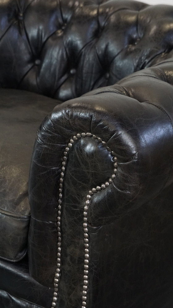 Image 1 of Zwarte Rundleren Chesterfield Fauteuil