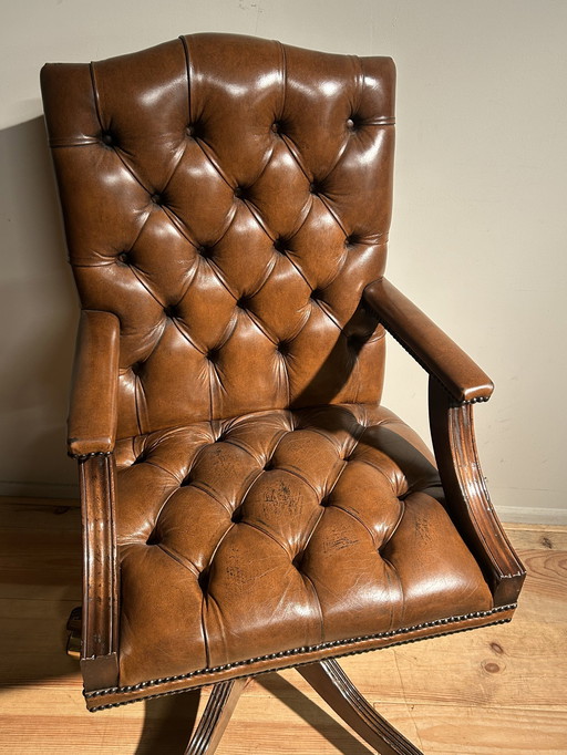 Engelse Vintage Chesterfield Bureaustoel