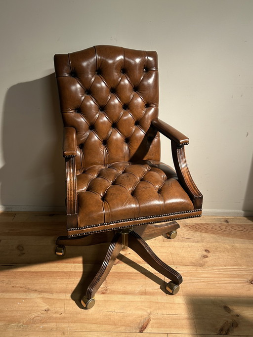 Engelse Vintage Chesterfield Bureaustoel