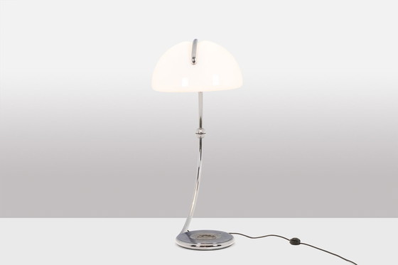 Image 1 of Elio Martinelli. Verchroomde metalen vloerlamp. Circa 1970.