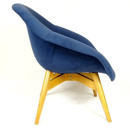 Tsjechische blauwe fauteuil van Miroslav Navratil - 1960