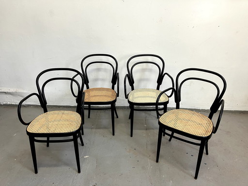 4x Thonet Stoel Model 214 Met Armleuning