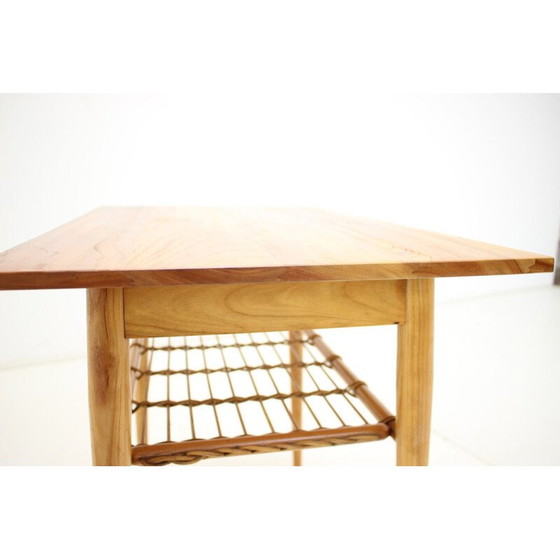 Image 1 of Mid-eeuwse massief houten bijzettafel Uluv, Tsjecho-Slowakije 1960