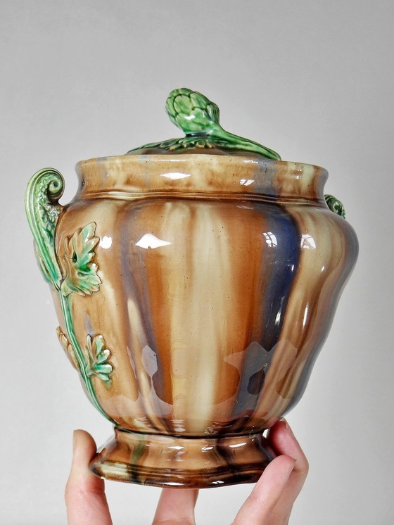 Image 1 of Antieke Rubelles Aardewerk Pot/Bonbonnière, Emailles, 1840-1860, Barbotine-stijl. Lichaam gevlamd in de