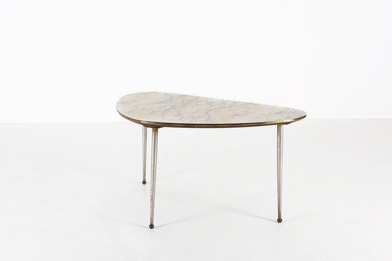 Image 1 of Mid Century Moderne Driepoot Salontafel Met Marmerprint Bovenblad, 1960S