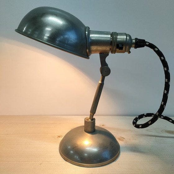 Image 1 of Vintage Industriële Jaren 30-50 Verstelbare Ínklapbare Lamp.