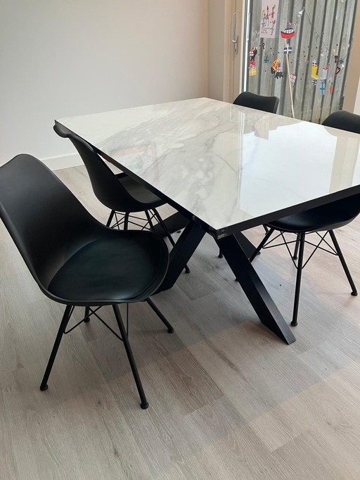 Marmer Carrara Eettafel (1X), Eetkamerstoelen (4X)