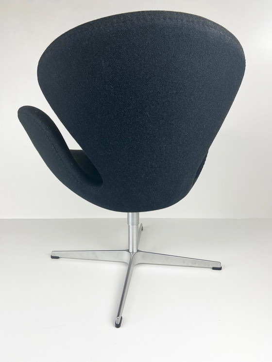 Image 1 of Arne Jacobsen voor Fritz Hansen Model 3320 Swan Chair