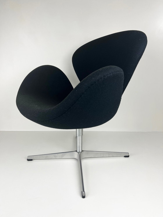 Image 1 of Arne Jacobsen voor Fritz Hansen Model 3320 Swan Chair