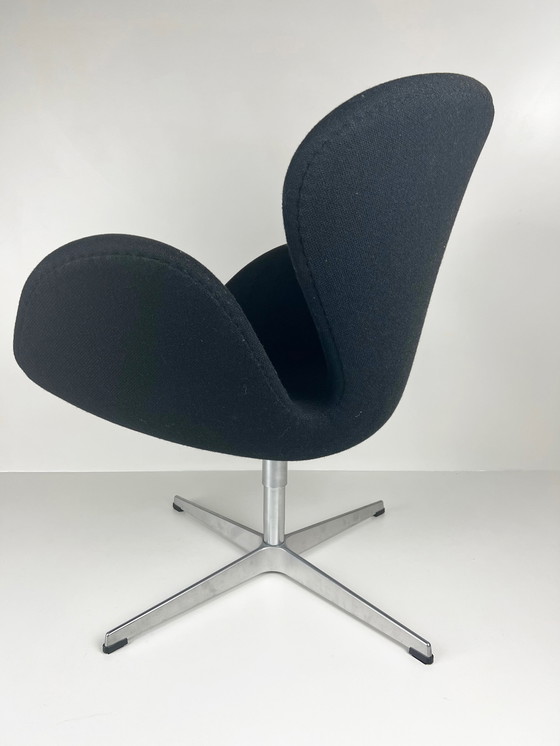 Image 1 of Arne Jacobsen voor Fritz Hansen Model 3320 Swan Chair