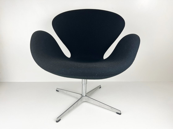 Image 1 of Arne Jacobsen voor Fritz Hansen Model 3320 Swan Chair