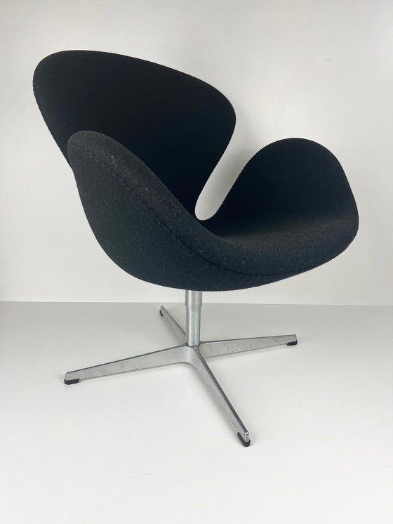 Image 1 of Arne Jacobsen voor Fritz Hansen Model 3320 Swan Chair