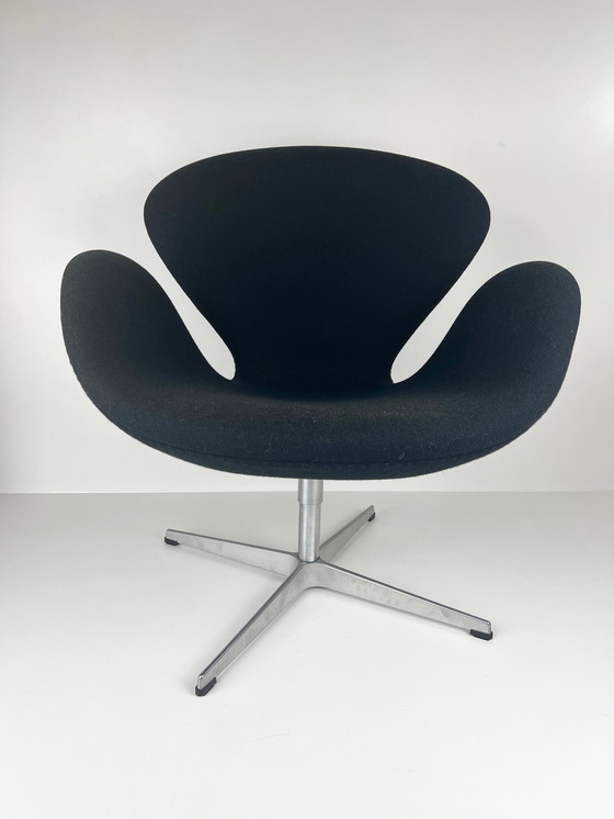 Image 1 of Arne Jacobsen voor Fritz Hansen Model 3320 Swan Chair