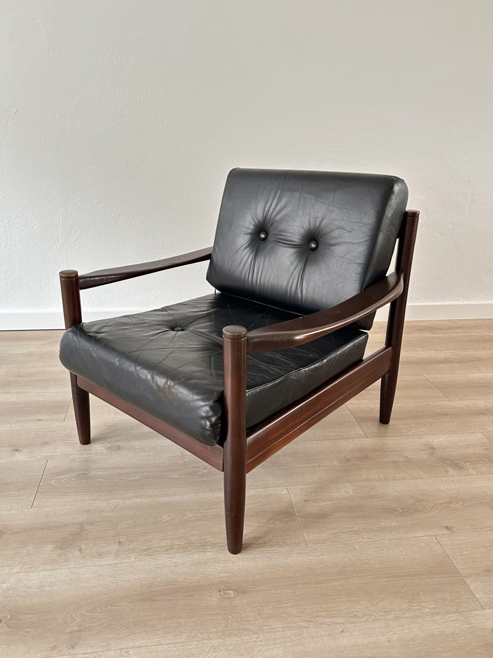 Vintage Deense Teak Fauteuil Met Zwart Leer