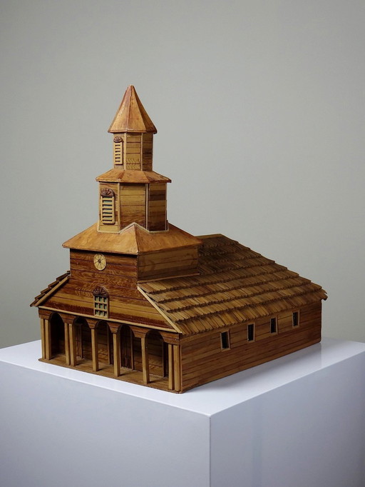 Houten kerkmodel uit de jaren 50-70 "Iglesia Nercon Chiloe Chili