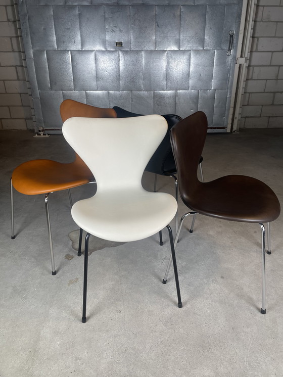 Image 1 of 4x Fritz Hansen Serie 7 stoel by Arne Jacobsen (wit)