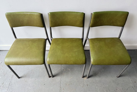 Image 1 of Set van 3 vintage stapelbare stoelen met groen vinyl