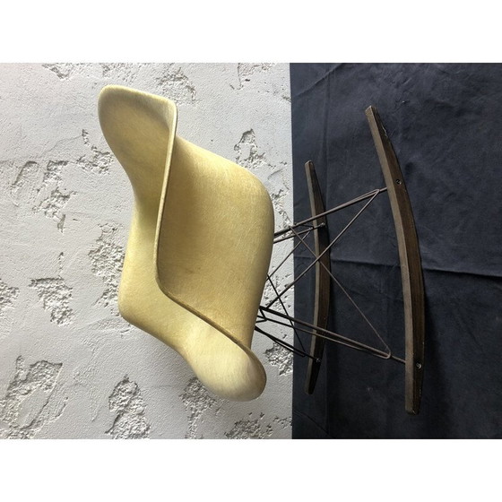 Image 1 of Vintage glasvezel schommelstoel van Eames