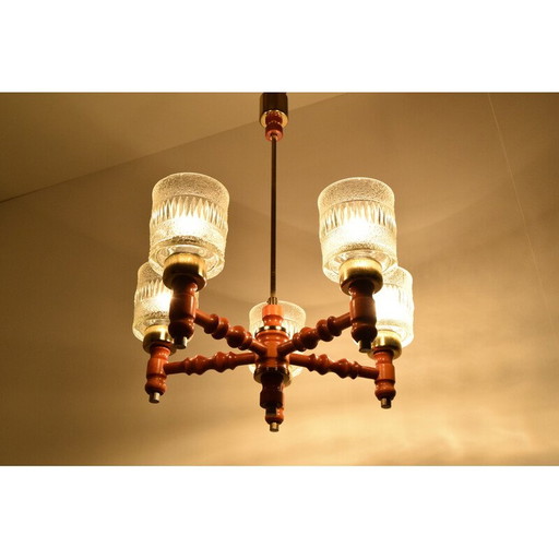 Mid-century kroonluchter van hout en glas van Instala Jilove u Decina, Tsjecho-Slowakije 1960s