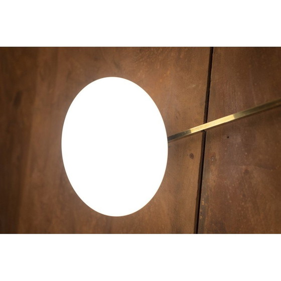 Image 1 of Vintage wandlamp in verguld messing en wit opaline, Italië
