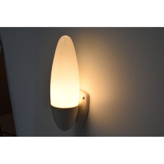 Image 1 of Vintage wandlamp van melkglas en kunststof, Tsjechoslowakije 1970