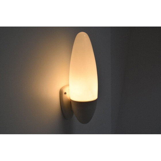 Image 1 of Vintage wandlamp van melkglas en kunststof, Tsjechoslowakije 1970