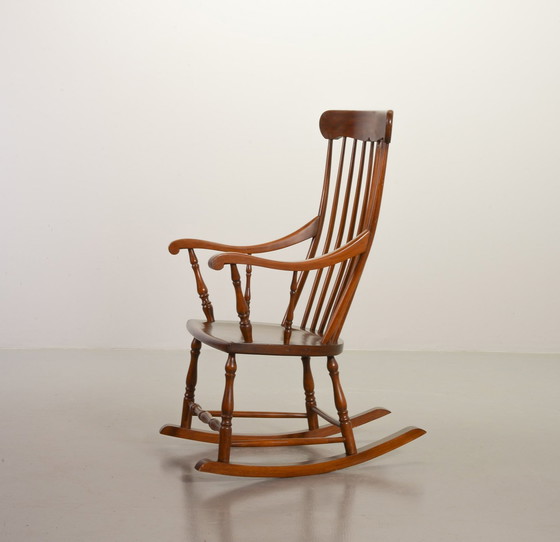 Image 1 of Klassieke Vintage Oakwood Hoge Schommelstoel met Spindle Rug, 1960S.