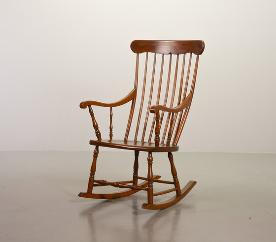Image 1 of Klassieke Vintage Oakwood Hoge Schommelstoel met Spindle Rug, 1960S.