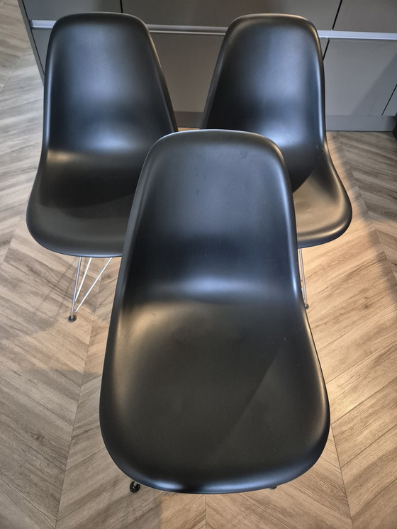 Image 1 of 3x Vitra DSR stoelen by Charles & Ray Eames stoel