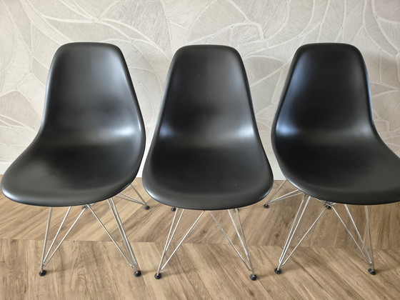 Image 1 of 3x Vitra DSR stoelen by Charles & Ray Eames stoel