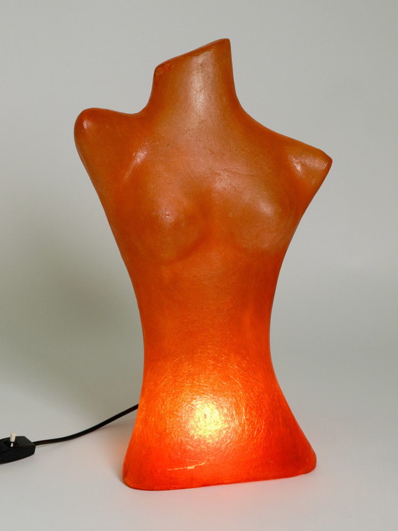 Image 1 of Uitzonderlijke 1960 vrouwen torso tafellamp van glasvezel in rood