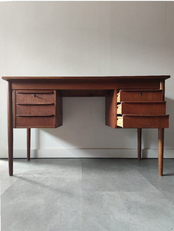 Image 1 of Vintage Deens bureau in teak